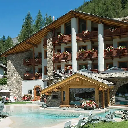 Eco Wellness Notre Maison Otel 4*